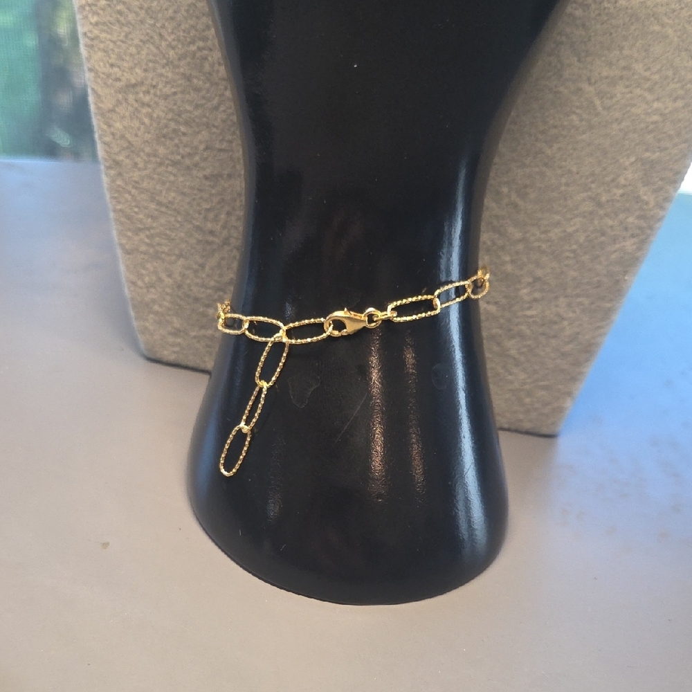 Elegant Gold Chain Bracelet